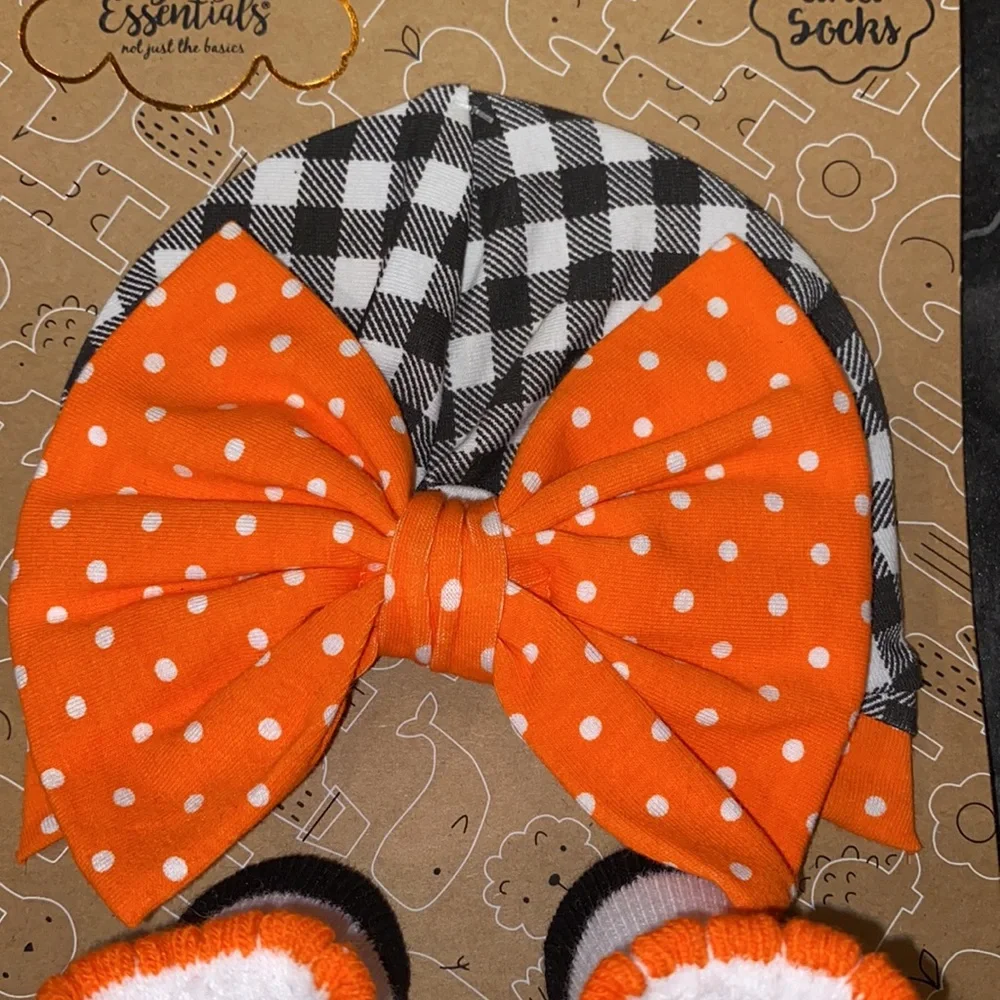 Baby Essentials Fall Hat & Socks Set - Picture 3 of 4